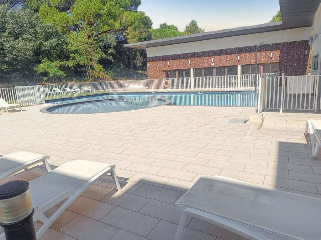 Appartement confortable à Remoulins, 49 m² avec piscine